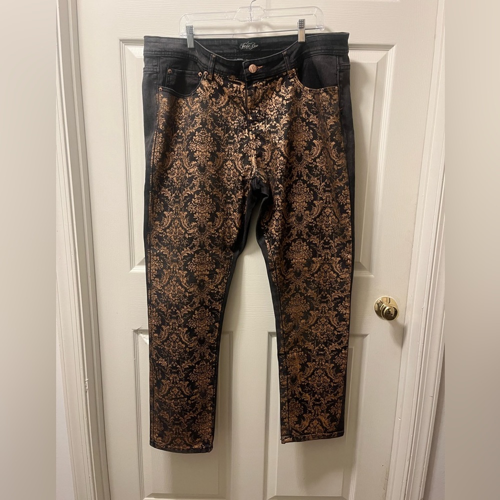 Jane Doe Women’s Black Jeans with Gold Stamped  Pattern Mid Rise Sz 22‎